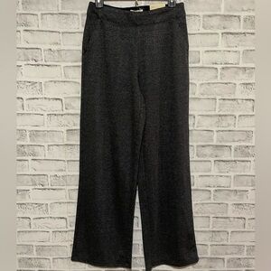NWT! Women’s Max Studio flat front b/w subtle chevron pull on wide leg pants Sm